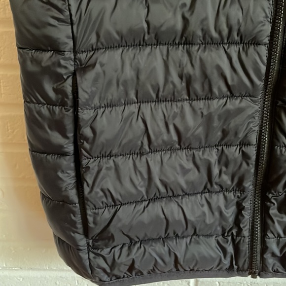 Old Navy Quilted Vest - Picture 3 of 8